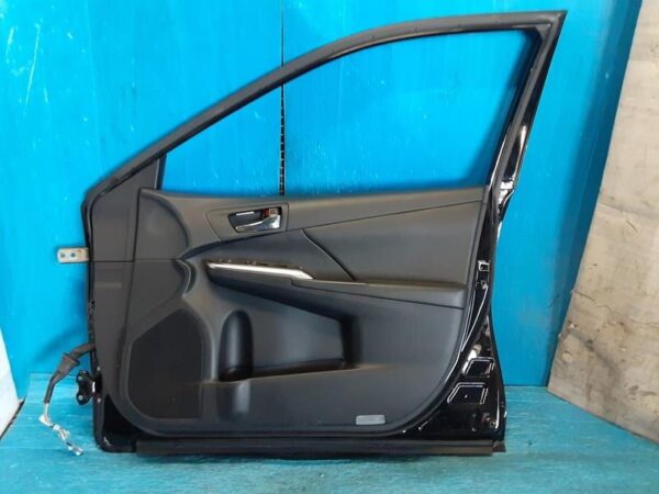 Front Right Door Assembly TOYOTA Camry 2014 DAA-AVV50 6700133201