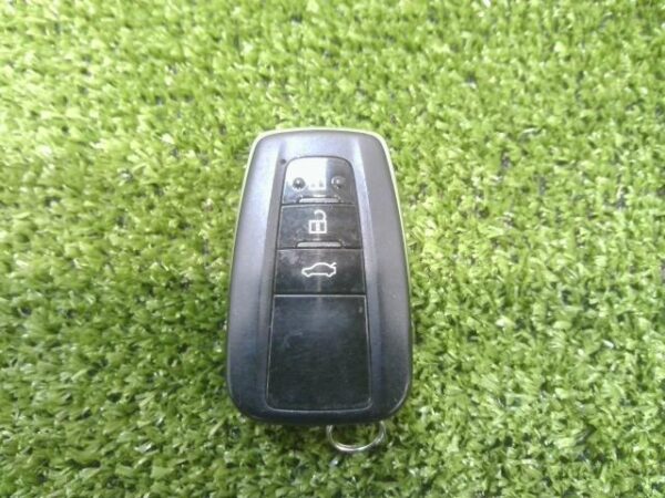 Keyless Entry Remote Control Key TOYOTA Camry 2017 DAA-AXVH70 8990433750